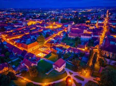 Vista del atardecer de la ciudad croata Varazdin
