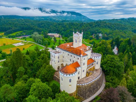Luftaufnahme der Burg Trakoscan in Kroatien