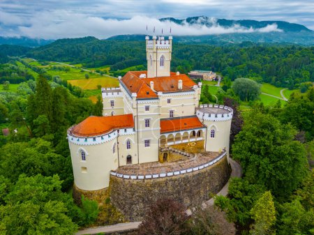 Luftaufnahme der Burg Trakoscan in Kroatien