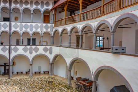 Patio en el castillo Veliki Tabor en la región de Zagorje de Croacia