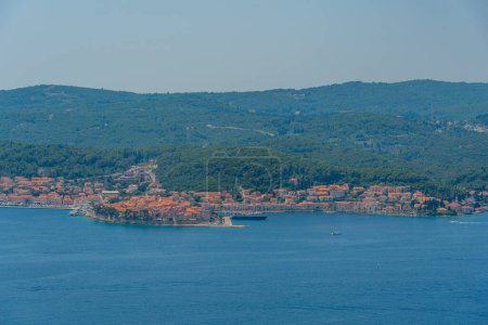 Téléchargez les photos : Korcula île vue de la montagne Sveti Ilija à Peljesac péninsule en Croatie - en image libre de droit