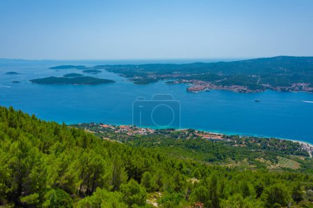 Insel Korcula vom Berg Sveti Ilija auf der Halbinsel Peljesac in Kroatien aus gesehen