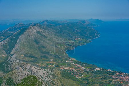 Península de Peljesac vista desde la montaña Sveti Ilija en Croacia