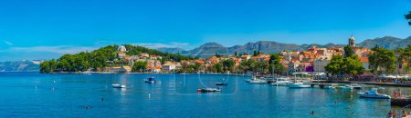 Meerblick auf die kroatische Stadt Cavtat