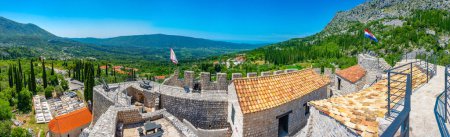 Cour de la forteresse de Sokol en Croatie