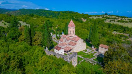 Journée d'été au monastère d'Ikalto en Géorgie