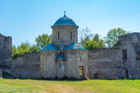 Foto de Iglesia de la Fortaleza Kvetera en Georgia durante el verano - Imagen libre de derechos