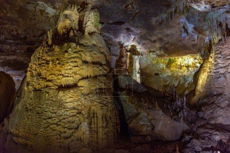 Téléchargez les photos : Vue de la grotte Prometheus près de Kutaisi, Géorgie - en image libre de droit