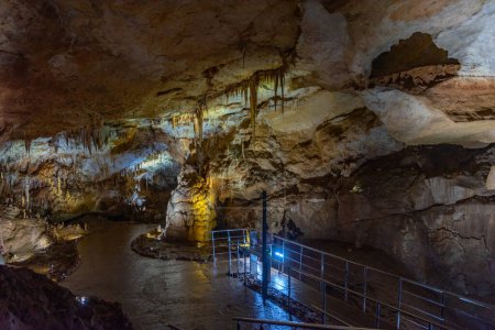 Blick auf die Prometheus-Höhle bei Kutaisi, Georgien