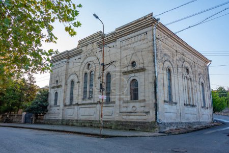 Vista del amanecer de la sinagoga de Kutaisi en Georgia