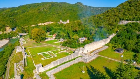 Blick auf die Festung Nokalakevi in Georgien