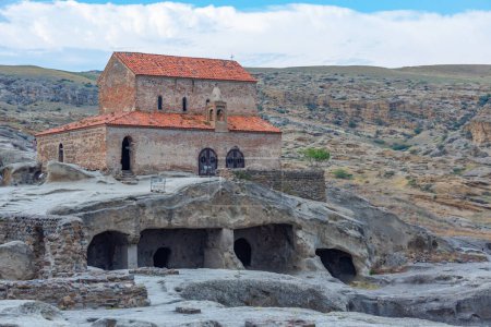 La Iglesia del Príncipe en el sitio arqueológico Uplistsikhe desde la edad de hierro en Georgia