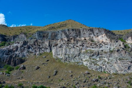 Téléchargez les photos : Vue panoramique des grottes de Vardzia en Géorgie - en image libre de droit