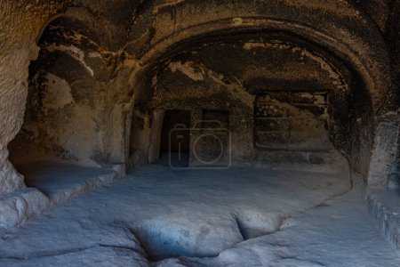 Geschnitzter Raum in den Vardzia-Höhlen in Georgien