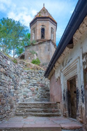 Monasterio de Sapara en las montañas cerca de la ciudad georgiana Akhaltsikhe
