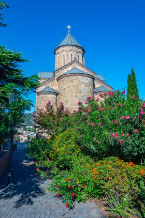 Iglesia Metekhi Virgen María Asunción en Tiflis, Georgia