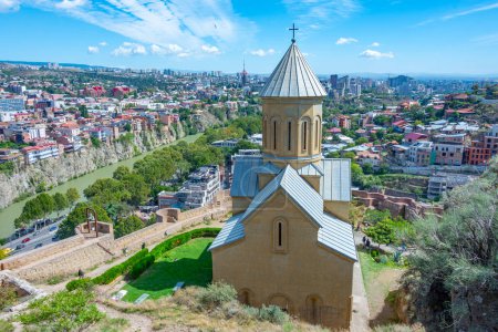 Téléchargez les photos : Église orthodoxe Saint-Nicolas à l'intérieur de la forteresse de Narikala à Tbilissi, Géorgie - en image libre de droit