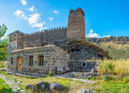 Journée d'été à la forteresse de Khertvisi en géorgie