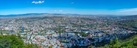 Foto de Vista panorámica de Tiflis desde la colina Mtatsminda en Georgia - Imagen libre de derechos