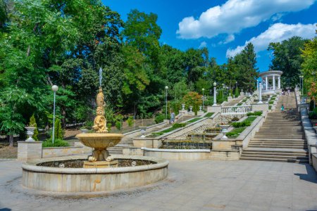 Téléchargez les photos : Escaliers en cascade au parc Valea Morilor à Chisinau, Moldavie - en image libre de droit