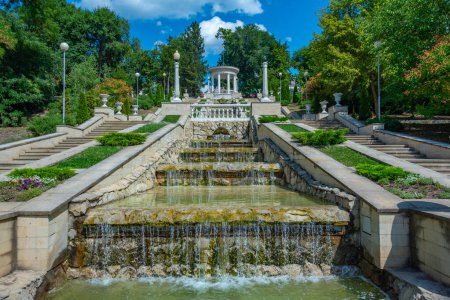 Téléchargez les photos : Escaliers en cascade au parc Valea Morilor à Chisinau, Moldavie - en image libre de droit