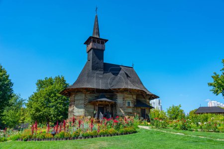 La pequeña iglesia en el Museo del Pueblo en Chisinau, Moldavia