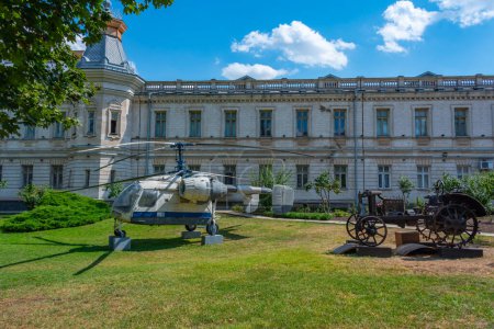 Téléchargez les photos : Hélicoptère historique au Musée national d'histoire de Moldavie à Chisinau - en image libre de droit