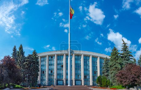 Téléchargez les photos : Maison du gouvernement moldave à Chisinau - en image libre de droit