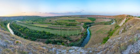 Foto de Vista al atardecer del Parque Nacional Orheiul Vechi en Moldavia - Imagen libre de derechos