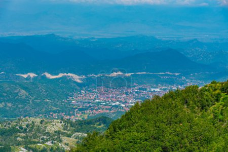 Vue aérienne de Cetinje au Monténégro