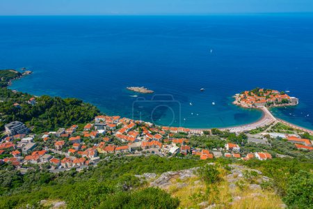 Vista panorámica de Sveti Stefan en Montenegro