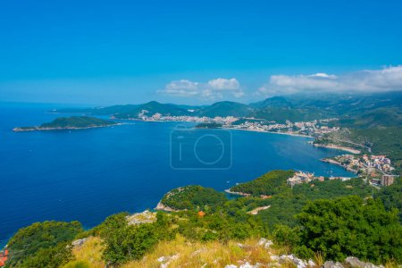Blick auf Budva und die Adriaküste in Montenegro