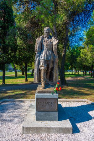 Téléchargez les photos : Statue de Josip Broz Tito à podgorica, Monténégro - en image libre de droit