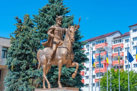 Téléchargez les photos : Statue de Mihai Viteazul dans la ville roumaine Targoviste - en image libre de droit