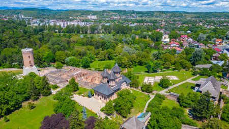 Vista panorámica de la corte principesca en la ciudad rumana Targoviste
