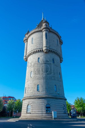 Téléchargez les photos : Château d'eau à Drobeta-Turnu Severin en Roumanie - en image libre de droit