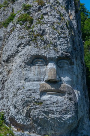 Escultura rupestre de Decébalo en el Parque Nacional Puertas de Hierro en Rumania