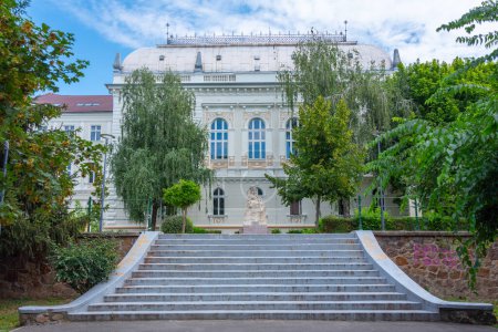 Palacio de justicia municipal en la ciudad rumana de Arad