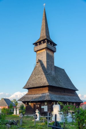 Foto de Cuvioasa Paraschiva iglesia de madera en Sat-Sugatag, Rumania - Imagen libre de derechos