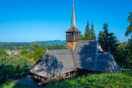 La iglesia de madera de Calinesti Caeni en Calinesti, Rumania