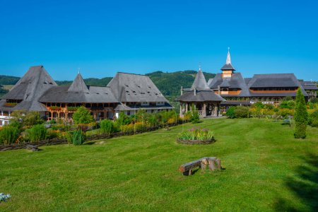 Journée d'été au monastère Barsana en Roumanie