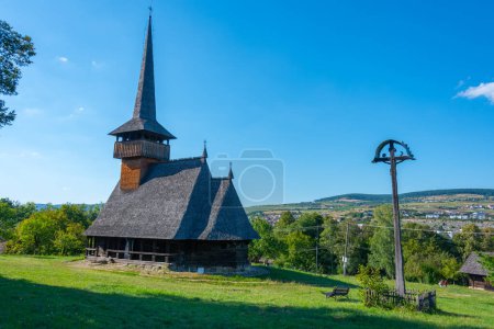 Eglise en bois dans le Parc Ethnographique Romulus Vuia à Cluj-Napoca, Roumanie