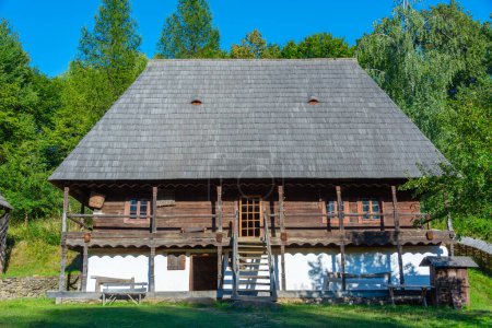Casas históricas en el museo de etnografía Astra en Sibiu, Rumania