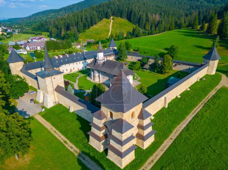 L'été au monastère de Sucevita en Roumanie