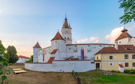 Coucher de soleil sur l'Eglise évangélique fortifiée de Harman, Roumanie