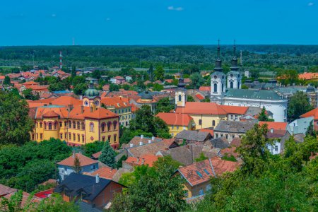 Foto de Vista panorámica de la ciudad serbia Sremski Karlovci - Imagen libre de derechos