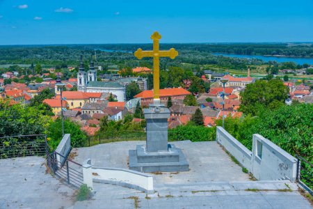 Foto de Cruce sobre la ciudad de Sremski Karlovci en Serbia - Imagen libre de derechos