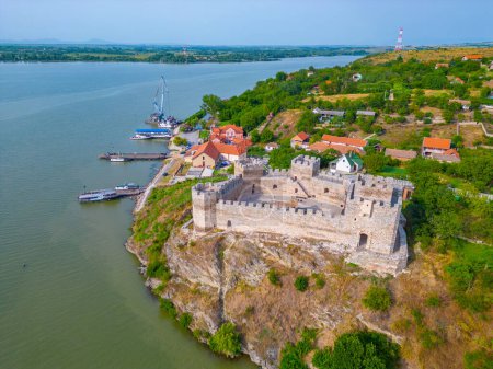 Forteresse de Ram surplombant le Danube à la frontière avec la Roumanie