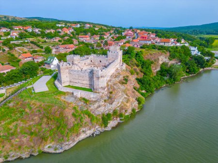 Forteresse de Ram surplombant le Danube à la frontière avec la Roumanie