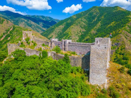 Foto de Vista panorámica de la fortaleza mágica en Serbia - Imagen libre de derechos